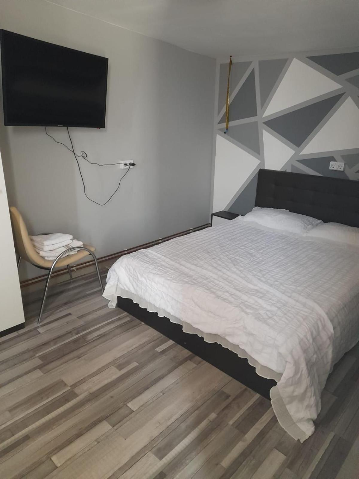Garsoniera Sic Zona Terapia Zona Linistita La Casa Cu Parcare Apartment Cluj-Napoca Exterior foto